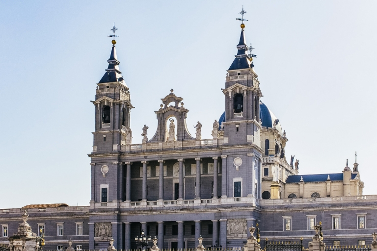 Madrid: rondleiding door het Koninklijk Paleis & optionele rondleiding door de Almudena-kathedraalRondleiding door het Koninklijk Paleis en de Almudena-kathedraal