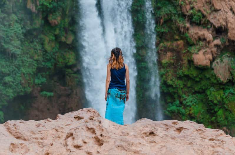 Au départ de Marrakech : excursion privée d'une journée aux gorges de l'Ouzoud et tour en bateau - cascade