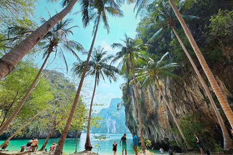 Krabi: Hong Islands Day Tour by Premium Longtail Boat Krabi: Private Premium Longtail Boat Tour to Hong Island