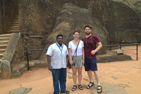 Descubre Sigiriya y Dambulla desde Kandy - Tour privado de un díaDescubre Sigiriya y Dambulla desde Kandy - grupo reducido
