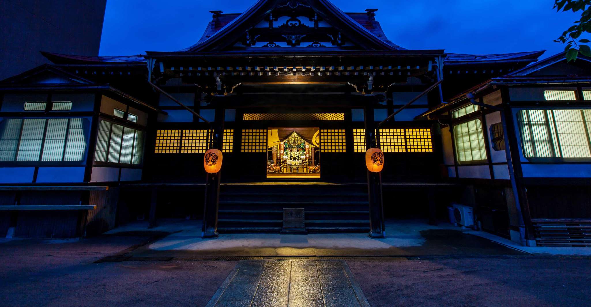 Takayama: Onigiri and miso soup making at a buddhist temple photo 4