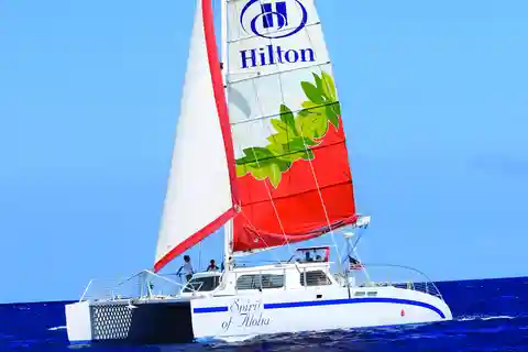Oahu Boat Cruise to Diamond Head