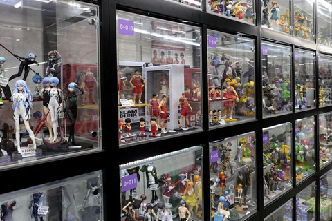 Osaka: Walking Tour with Namba Yasaka Shrine & Dotonbori