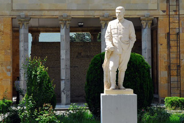 Kutaisi: Mtskheta, Uplistsikhe, Gori & Stalin Museum Tour