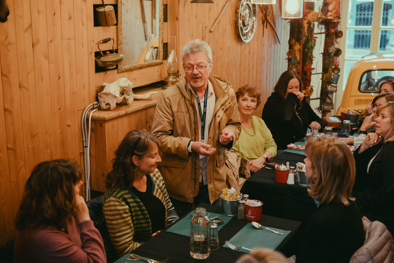 Quebec City: Old Town Food Tour with 8+ Tastings & Poutine