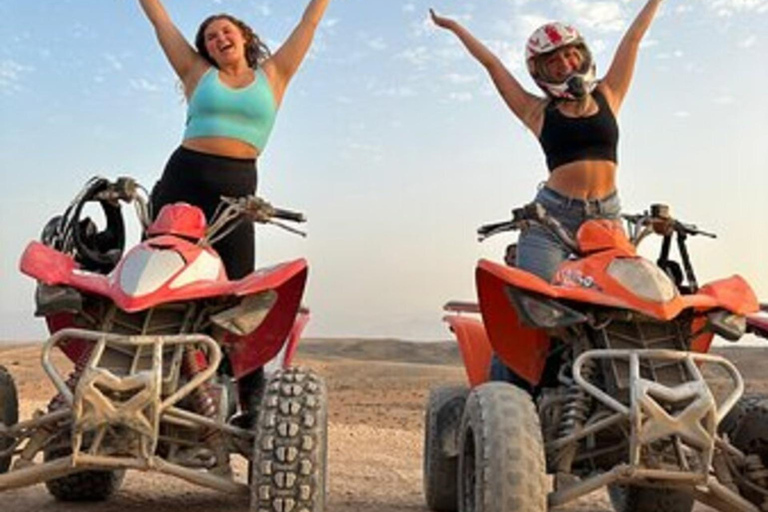 Marrakech: Quad nel deserto di Agafay con cena-spettacolo