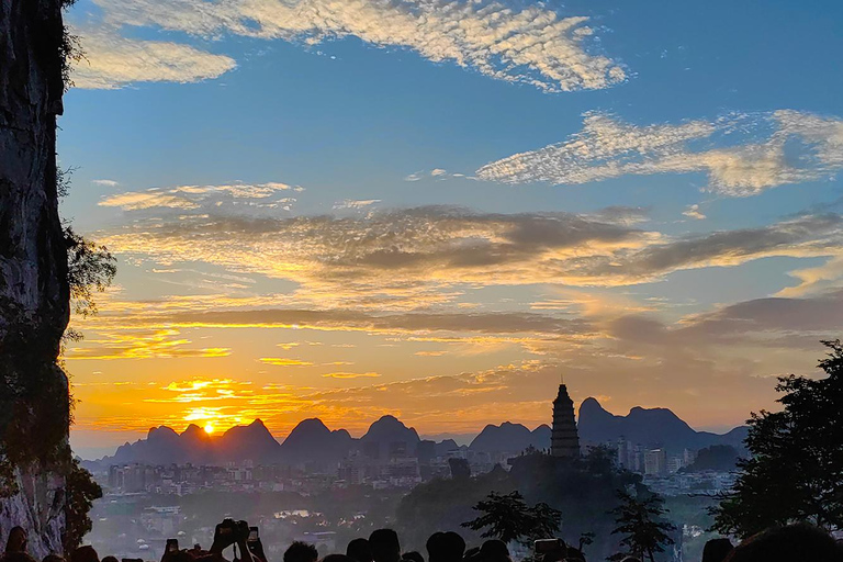 Guilin: Private City Tour with Coffee & Street Food