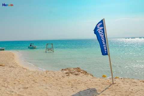Hurghada : coucher de soleil, barbecue sur l'île de Magawish en bateau rapideBateau rapide privé pour le coucher du soleil avec barbecue