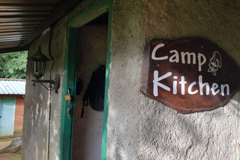 纳克尔斯峰探险和希洛亚村露营 2 日游