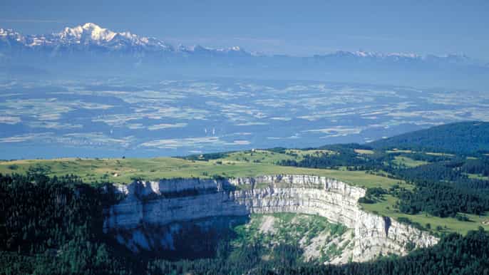 2 or 3day guided hiking tour in jura switzerland