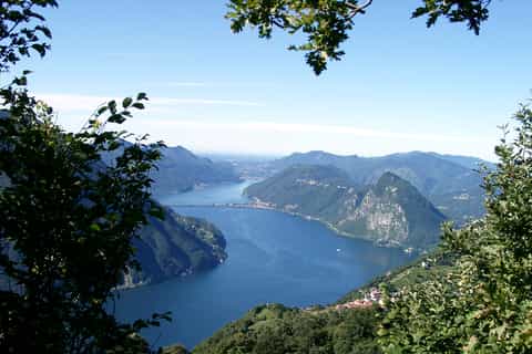 2 or 3-Day Guided Hiking Tour in Tessin Mountains