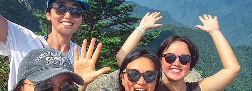 Randonnée en petit groupe sur les sentiers secrets du mont Bukhan et déjeuner local