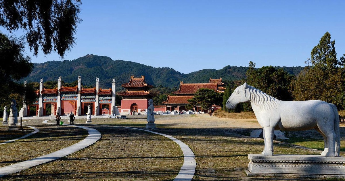 Peking Östliche QingGräber und Huangyaguan Great Wall Tour GetYourGuide