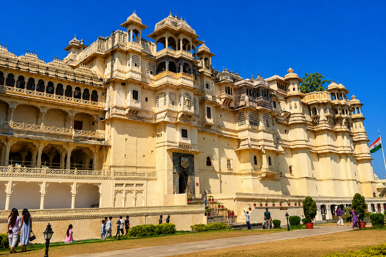 Udaipur: City Palace Guided Tour with Entry Ticket Udaipur: City Palace Guided Tour without Entry Ticket