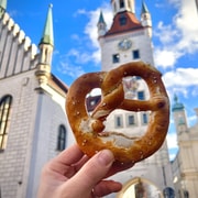 Munich: Old Town Food Tour with 10+ Tastings, Beer & Pretzel