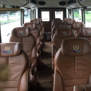 De Hanói: Traslado para a Baía de Halong em ônibus de limusine