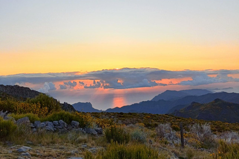 De 0 a 1818 metros até o nascer do sol no Pico do Arieiro