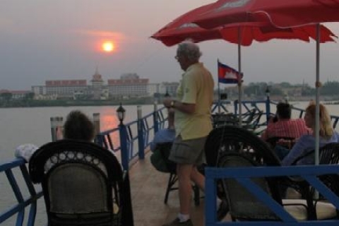 Phnom Penh: crucero al atardecer de 1 hora por el río MekongOpción estándar