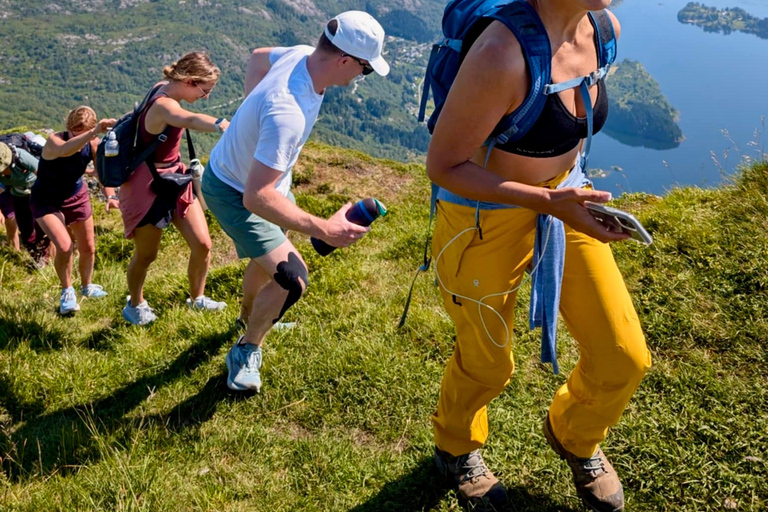 Bergen: Private Guided Fjord Hike