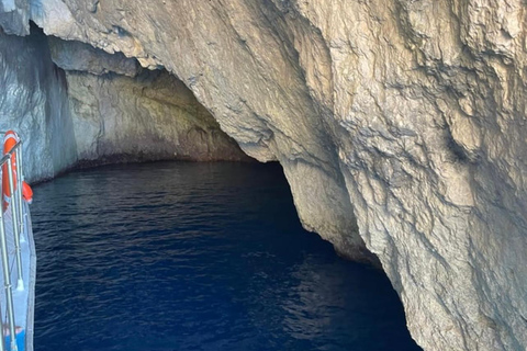 Zakynthos: Private Speedboat Tour to the Shipwreck and swim