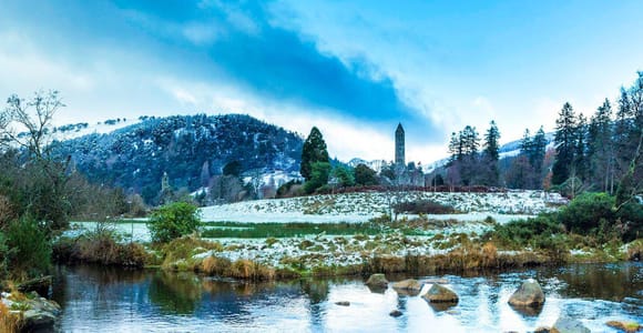 (Weihnachtsmorgen) Glendalough Halbtagestour ab Dublin