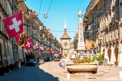 Excursión de un día privada de Basilea a Berna, Murten, conductor local