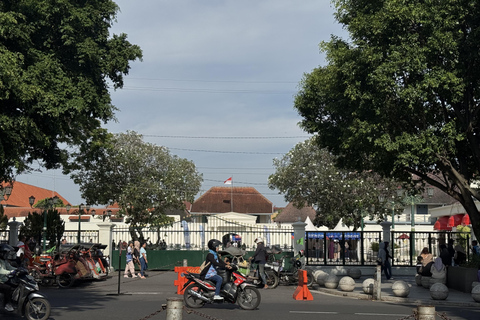 Yogyakarta: Sultan Palace and Water castle Guided Tour Water castle Guided Tour
