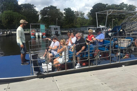 Von New Orleans aus: Whitney Plantation und Airboat Tour ComboWhitney Plantation und großes Airboat mit bis zu 18 Personen