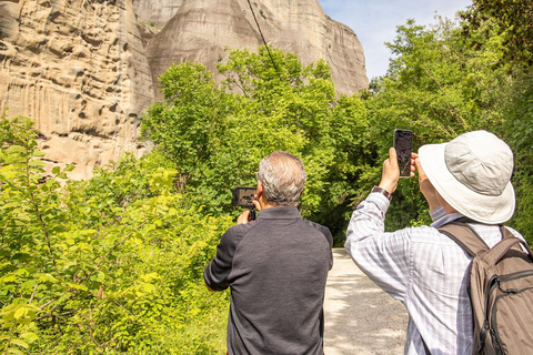 Atenas: Excursión de un día a los Monasterios y Cuevas de Meteora y opción de almuerzoVisita compartida en inglés con traslado en autobús desde Atenas