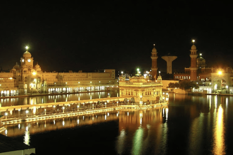 Delhi: Heritage Night Walking Tour with Food Tasting Old and New Delhi Night Views ( Car, Guide, Ticket, Dinner )