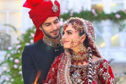 Delhi: Custom Shopping Tour With Car, Guide & Tuk-Tuk Ride Exclusive Wedding Shopping Tour with Expert Female Guide