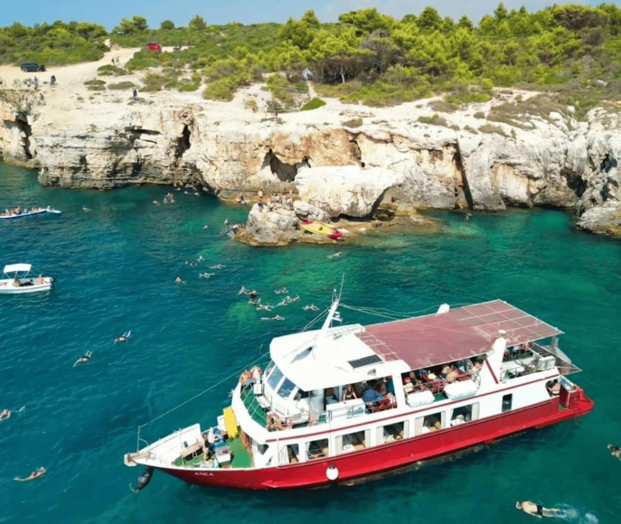 Ganztägige Bootstour Medulin, blaue Höhle, Cres + Delphinsuche