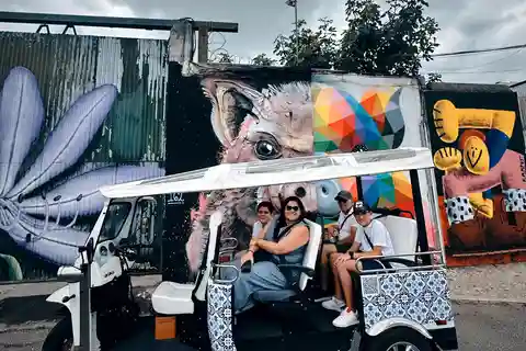 Lisbon: Street Art Lovers with Tuktuk