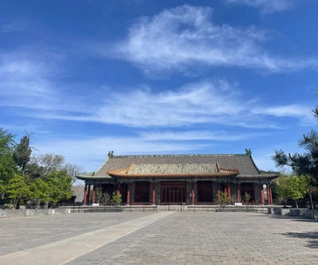 Taiji class in hutong yard