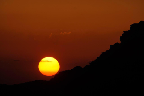 Wadi Rum: 4x4 Jeep Tour 6h mit Sonnenuntergang &amp; mit Übernachtung