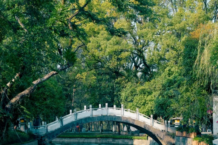 Guilin: Xing'an Day Trip to Lingqu Canal & Sunset Views ES-Speaking Guide