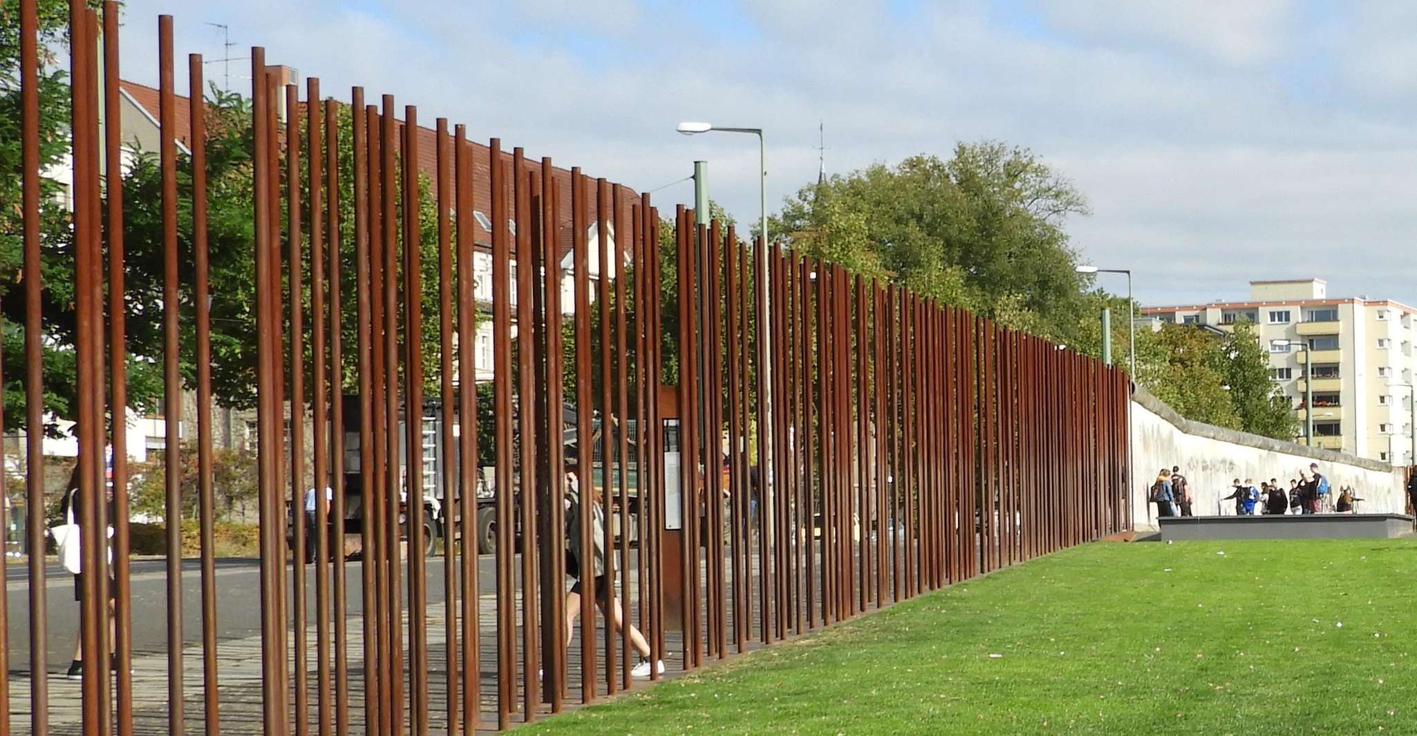 Berlin: Wall Tour – Fates, Love Stories, and Heroes