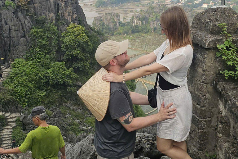 Depuis Hanoi : Ninh Binh - Trang An - Grottes de Mua - Déjeuner et busAu départ de Hanoi : Découvrez la beauté de Ninh Binh - Excursion d&#039;une journée