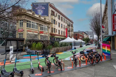 Portland: Guided City Bus Tour