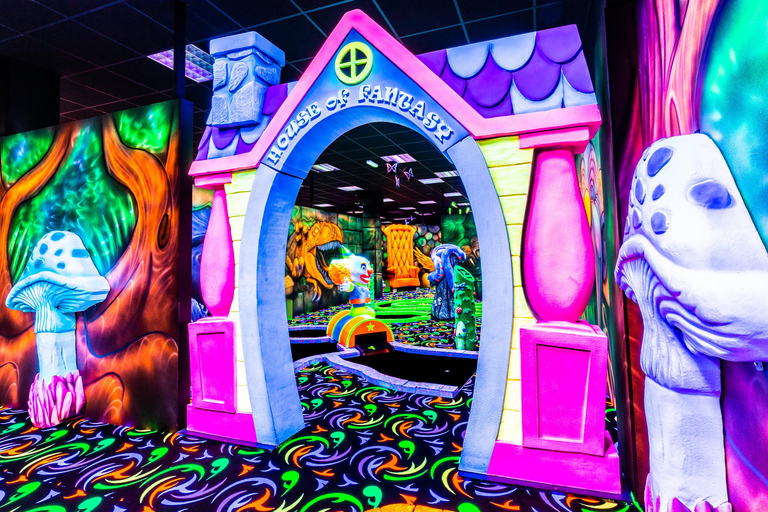 Rotterdam: Glow in the Dark Minigolf
