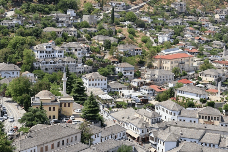 Z Tirany: Gjirokastër UNESCO i Blue Eye – wycieczka 1-dniowa z przewodnikiemZ Tirany: Gjirokastër UNESCO i Blue Eye wycieczka 1-dniowa z przewodnikiem