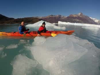 Kajak voor de Perito Moreno met loopbruggen en vervoer