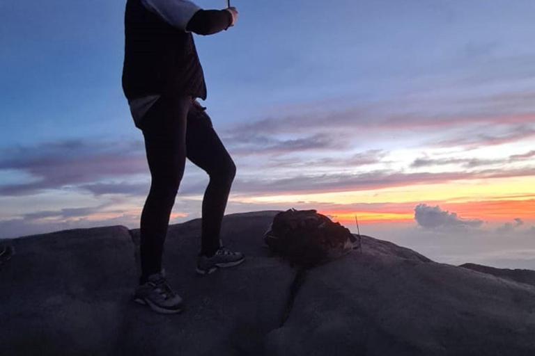 Bali :Beste zonsopgang Mount Agung trekking via BesakihBali : Beste zonsopgang van Mount Agung trekking via Besakih