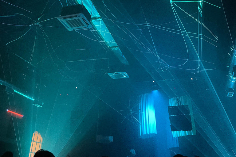 Belgrade: Nightlife Experience with Photos, Drinks, and Bars