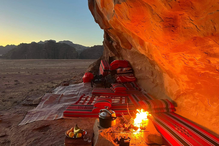 Wadi Rum: Sunset Jeep tour and night in Bivouac