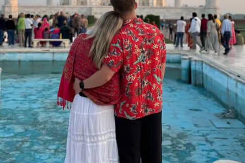 From Delhi: All Inclusive Same Day Taj Mahal Tour with lunch