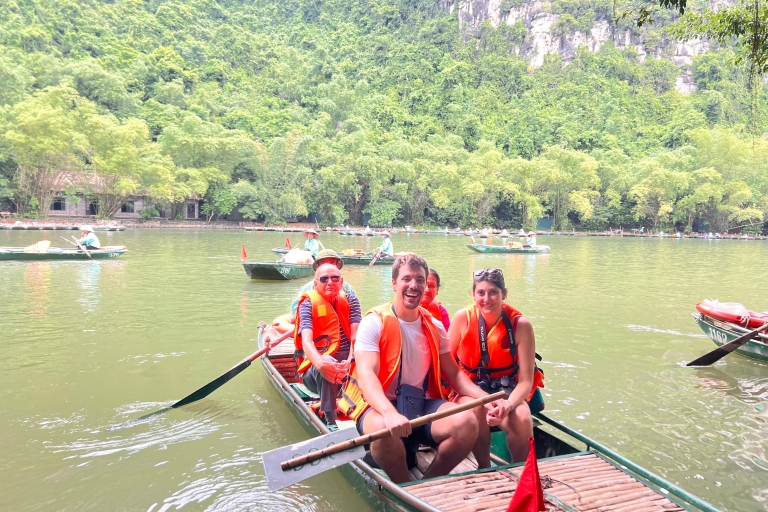 Desde Hanoi: viaje de día completo a Hoa Lu, Mua Cave y Tam CocExcursión de día completo a Hoa Lu, Mua Cave y Tam Coc con recogida