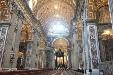 Rome : Basilique Saint-Pierre, tombeaux papaux et ascension du dômeVisite de groupe en anglais