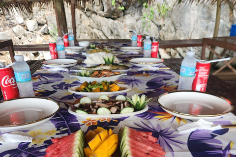 Coron: Dugong Watching Tour with Snorkeling