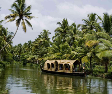 Luxurious, Overnight Alleppey Houseboat Tour (02 Days)